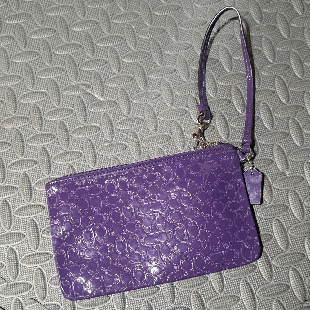 Coach purple liquid gloss patent leather wristlet - Picture 2 of 4